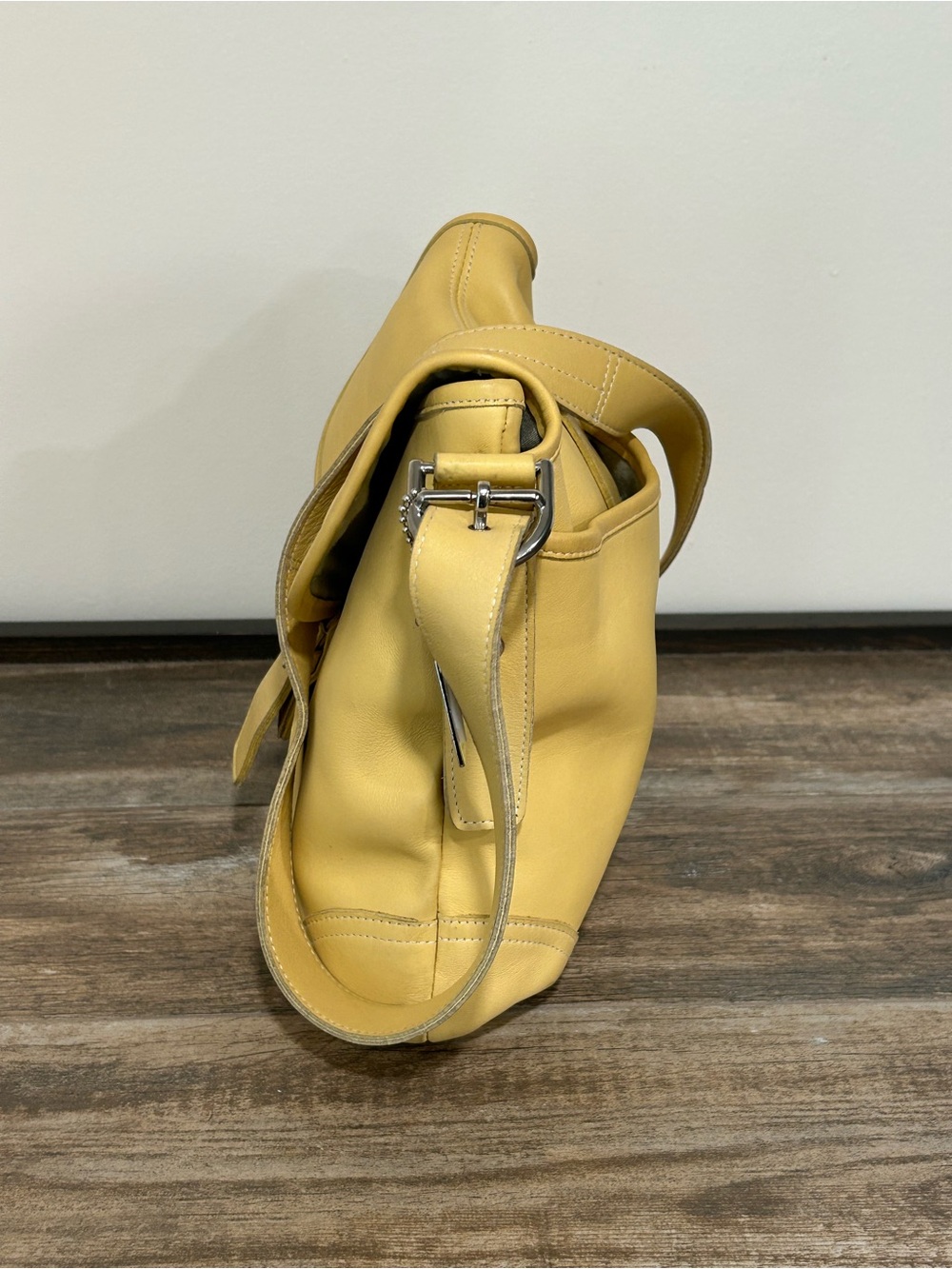 Y2K Coach 9480 Leather Soft Yellow Two-Way Soho Shoulder/Crossbody Bag Buckle - Picture 2 of 13